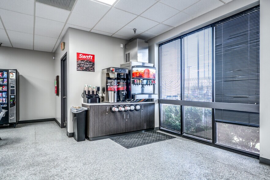 More Photos Of 20701 E 81st St, Broken Arrow Manufacturing For Sale