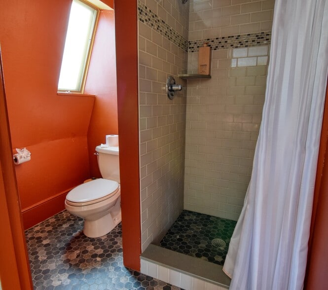 More Photos Of 27 Route 25, Plymouth Hospitality For Sale