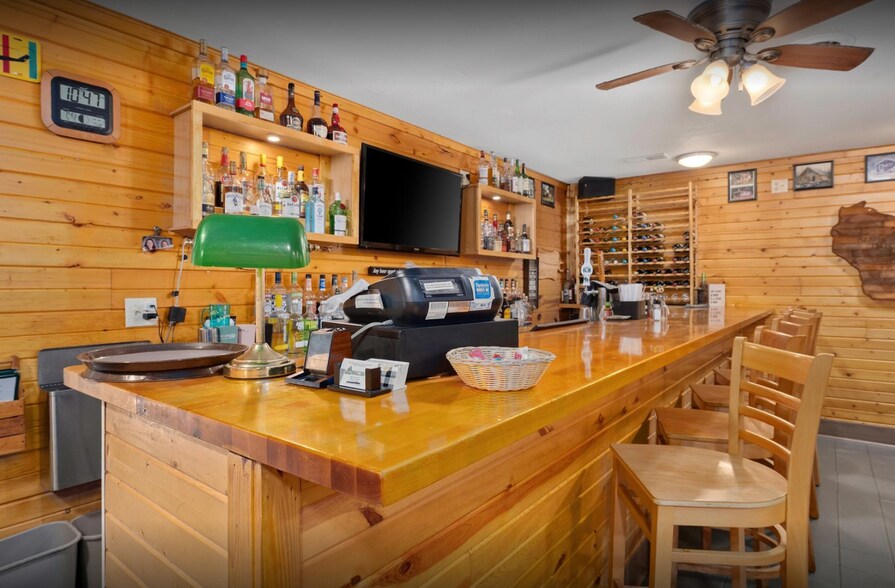 More Photos Of 6622 US-2 Hwy, Hurley Restaurant For Sale