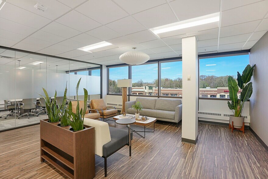 More Photos Of 13100 Wayzata Blvd, Minnetonka Office For Lease