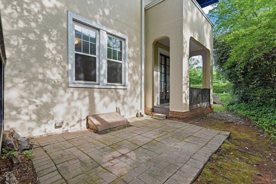 More Photos Of 916 Bromley Rd, Charlotte Apartments For Sale