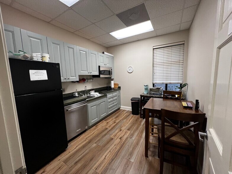 More Photos Of 1258 Mann Dr, Matthews Medical For Sale