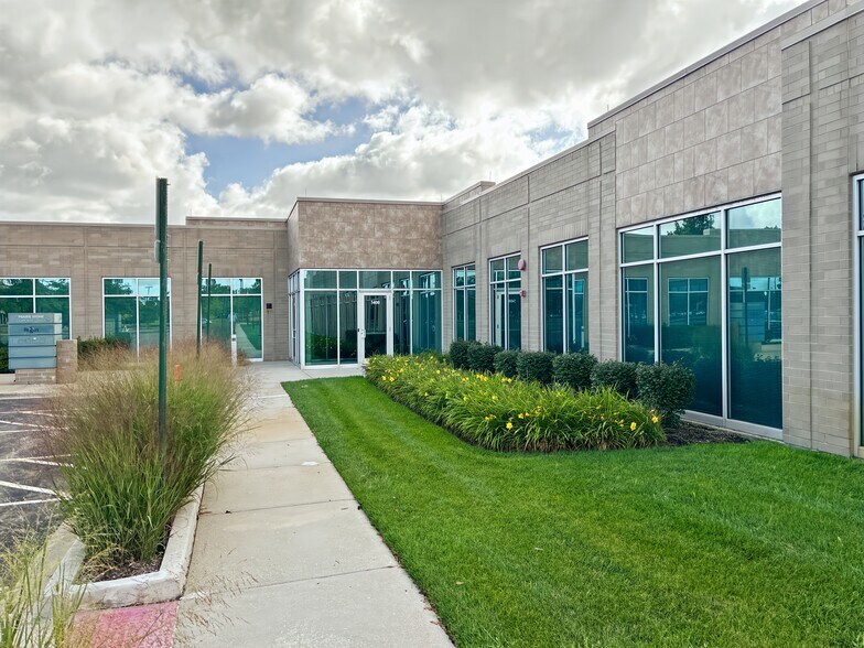 More Photos Of 5400 Prairie Stone Pkwy, Hoffman Estates Coworking Space