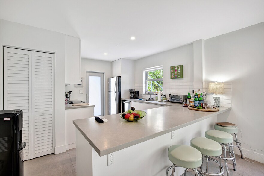 More Photos Of 625 NE 13th Ave, Fort Lauderdale Multifamily For Sale