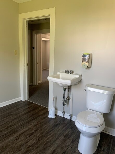 More Photos Of 710 Laurens Rd, Greenville Office For Sale