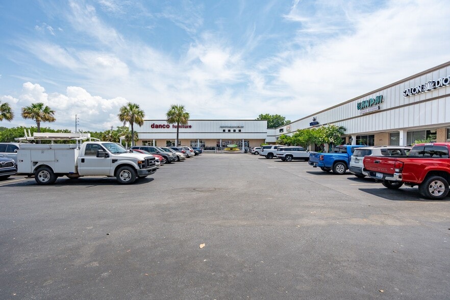 More Photos Of 1035 Johnnie Dodds Blvd, Mt Pleasant Unknown For Lease