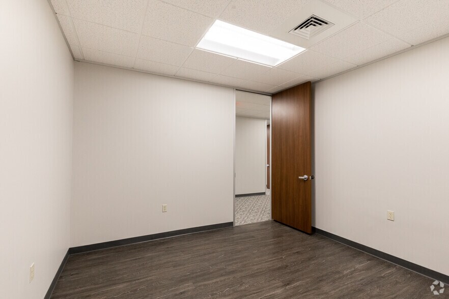 More Photos Of 16420 Park Ten Place Dr, Houston Office Residential For Lease