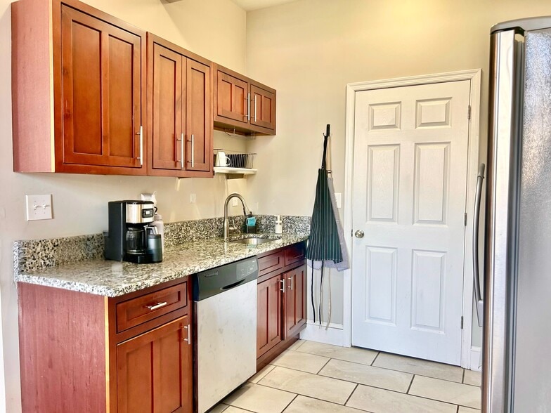 More Photos Of 825 N Charles St, Baltimore Apartments For Sale