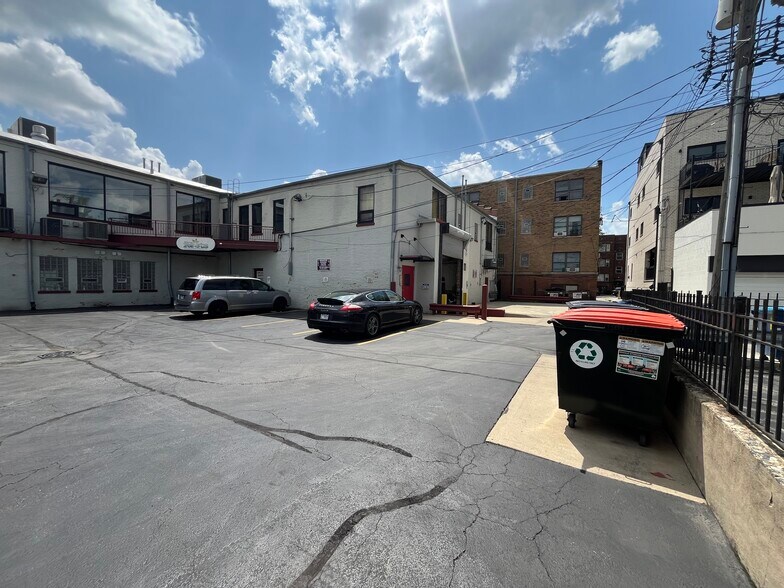 More Photos Of 4020 W Irving Park Rd, Chicago Storefront Retail Office For Lease