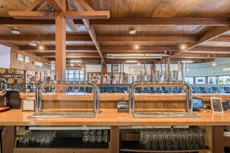 More Photos Of 926 E Main St, Cottage Grove Restaurant For Sale