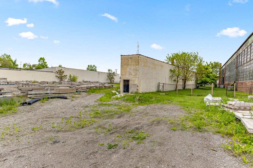 More Photos Of 12950 Lyndon Ave, Detroit Warehouse For Lease