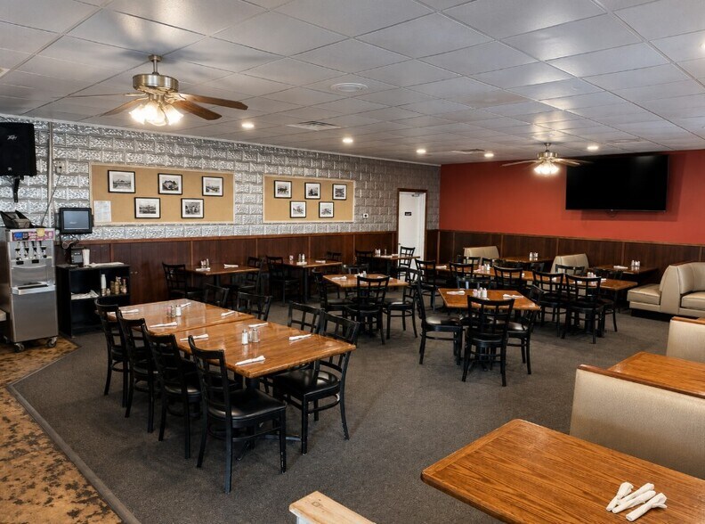 More Photos Of 701 N Crossroads, Leonard Restaurant For Sale