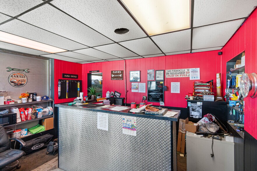 More Photos Of 108 S Front St, Coloma General Retail For Sale