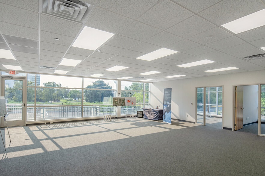 More Photos Of 1290 Wall St W, Lyndhurst Distribution For Lease