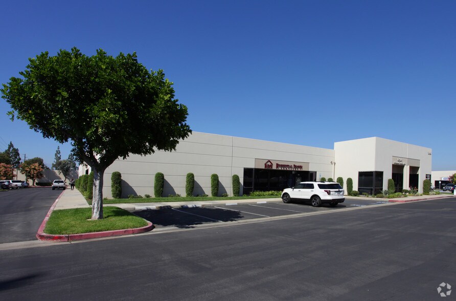 More Photos Of 1251 Pomona Rd, Corona Unknown For Lease