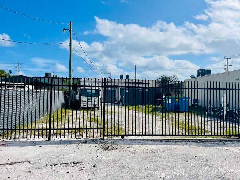 More Photos Of 2223 N Dixie Hwy, Pompano Beach Freestanding For Sale