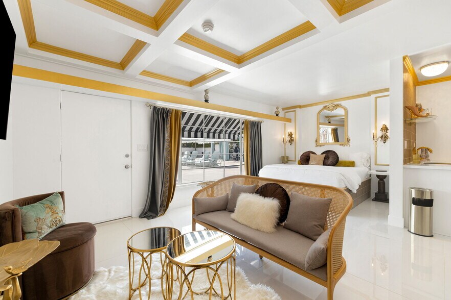 More Photos Of 120 W Vereda Sur, Palm Springs Hotel For Sale