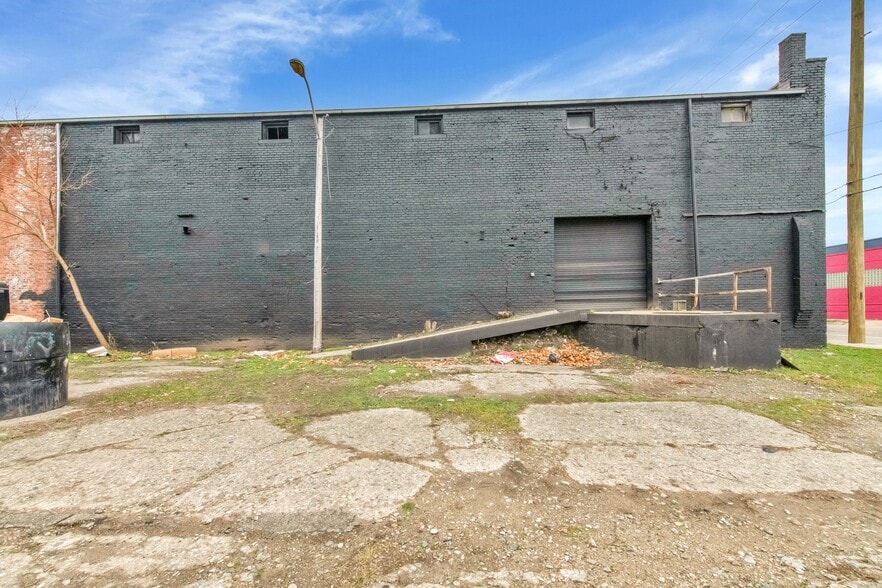 More Photos Of 2232-2240 Bellevue St, Detroit Industrial For Sale