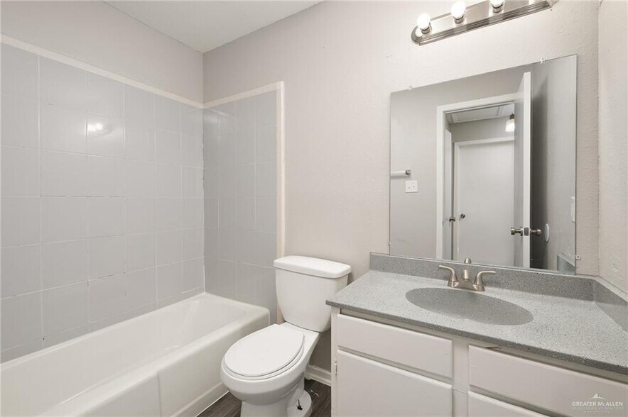 More Photos Of 2800 N 30th St, McAllen Apartments For Sale