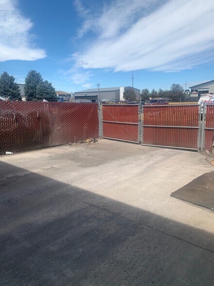 More Photos Of 555 NE Hemlock Ave, Redmond Industrial For Lease