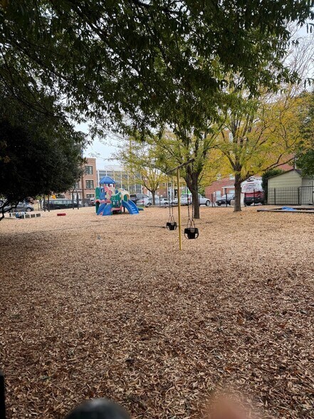 More Photos Of 721 N Columbus St, Alexandria Schools For Lease