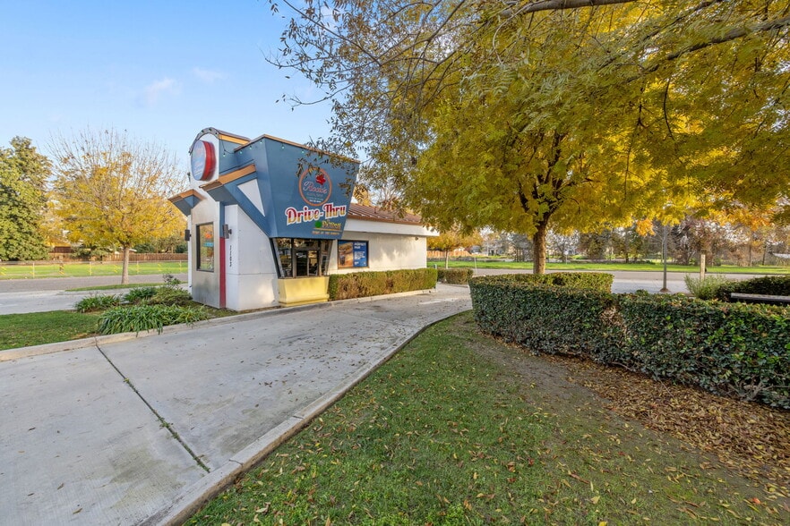 More Photos Of 1103 W Caldwell Ave, Visalia Freestanding For Sale