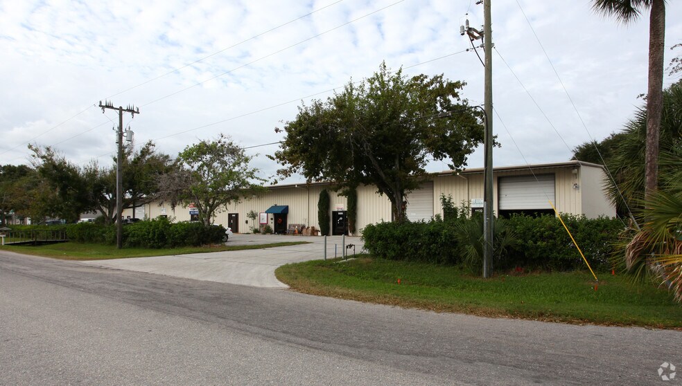 More Photos Of 5670-5720 Jason Lee Plz, Sarasota Manufacturing For Lease