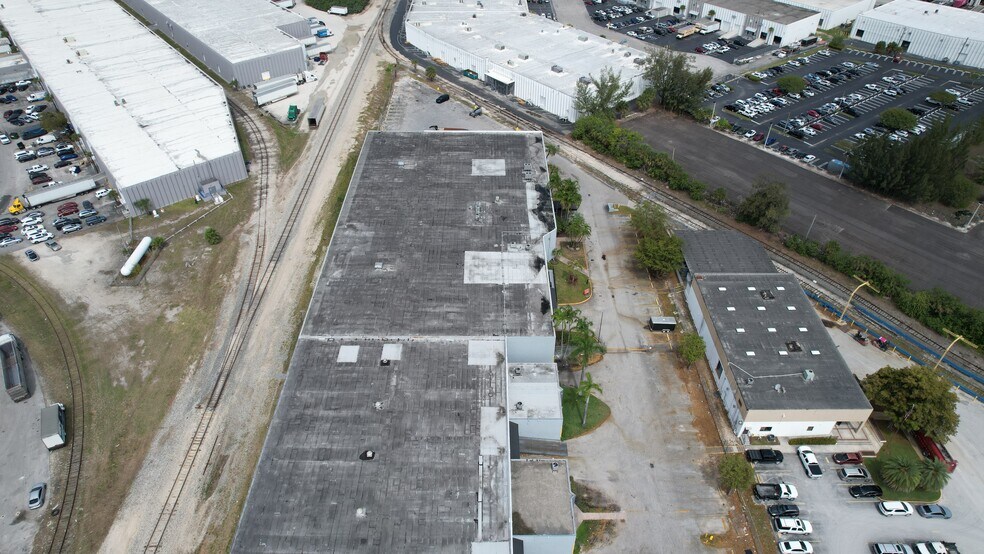 More Photos Of 9970 NW 89th Ct, Medley Warehouse For Lease