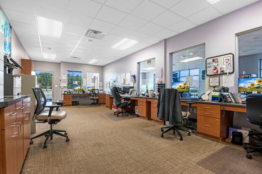 More Photos Of 4275 Western Blvd, Jacksonville Storefront Retail Office For Sale