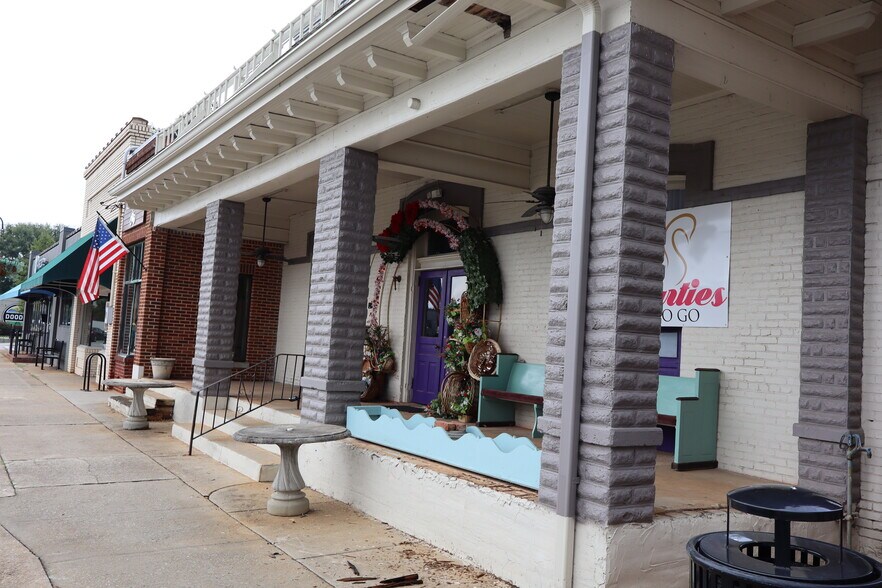 More Photos Of 108 NW Main St, Easley General Retail For Sale