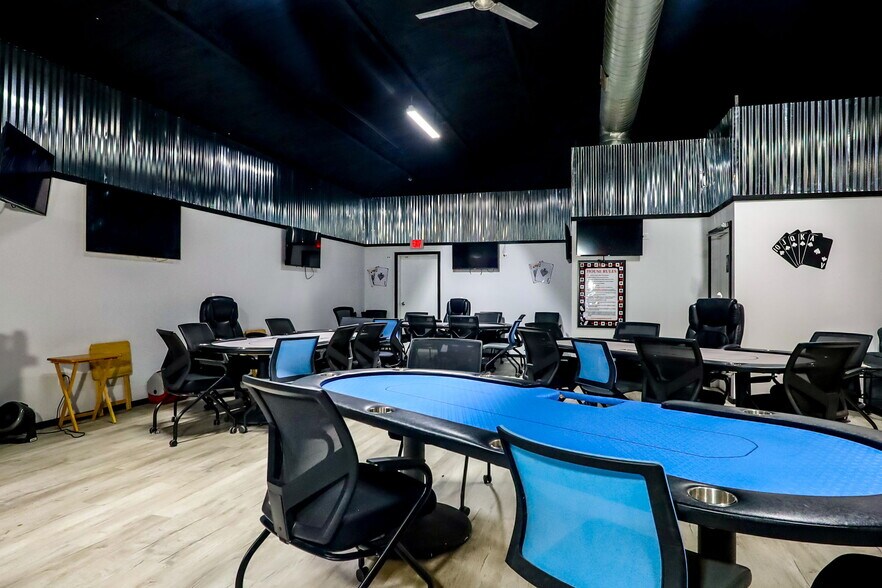 More Photos Of 2715 US Highway 69 N, Lufkin Bar For Sale
