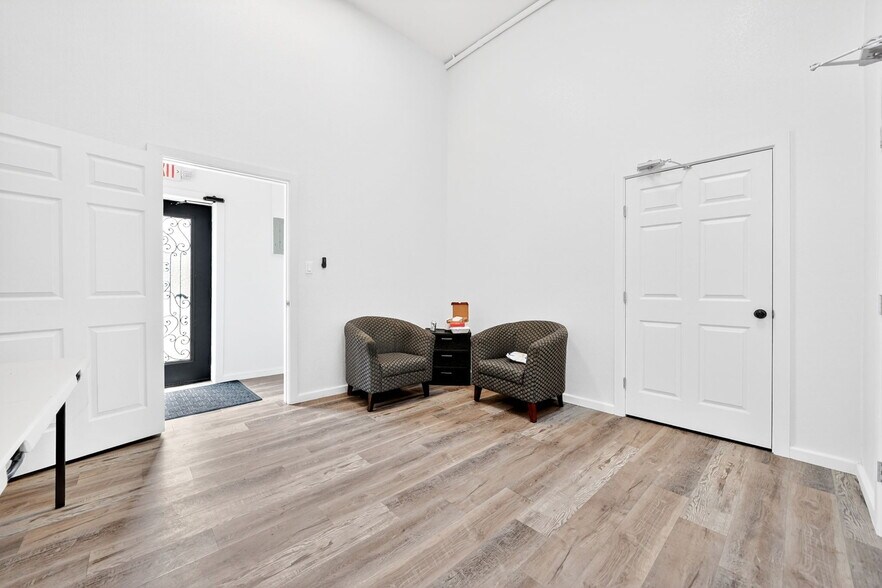 More Photos Of 201 N Bois D Arc St, Forney Storefront For Sale