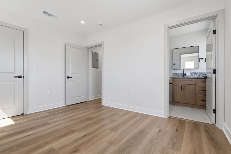 More Photos Of 1507 W 83rd St, Los Angeles Apartments For Sale