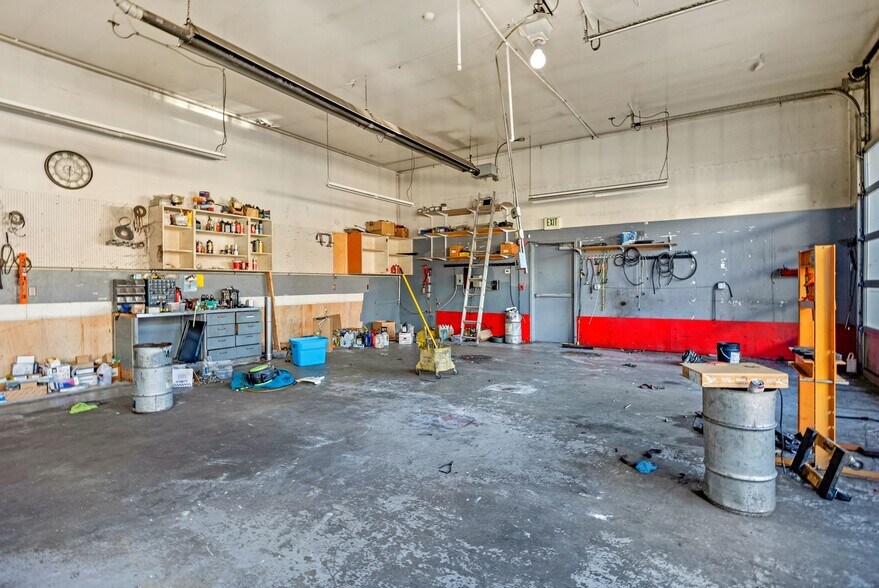 More Photos Of 1105 2nd St, Snohomish Service Station For Sale