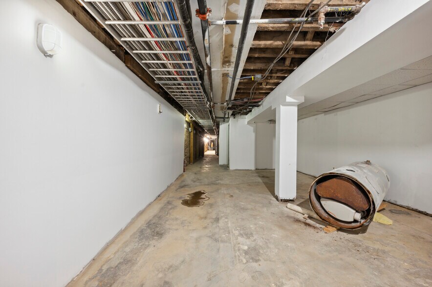 More Photos Of 312 Market St, Philadelphia Restaurant For Sale