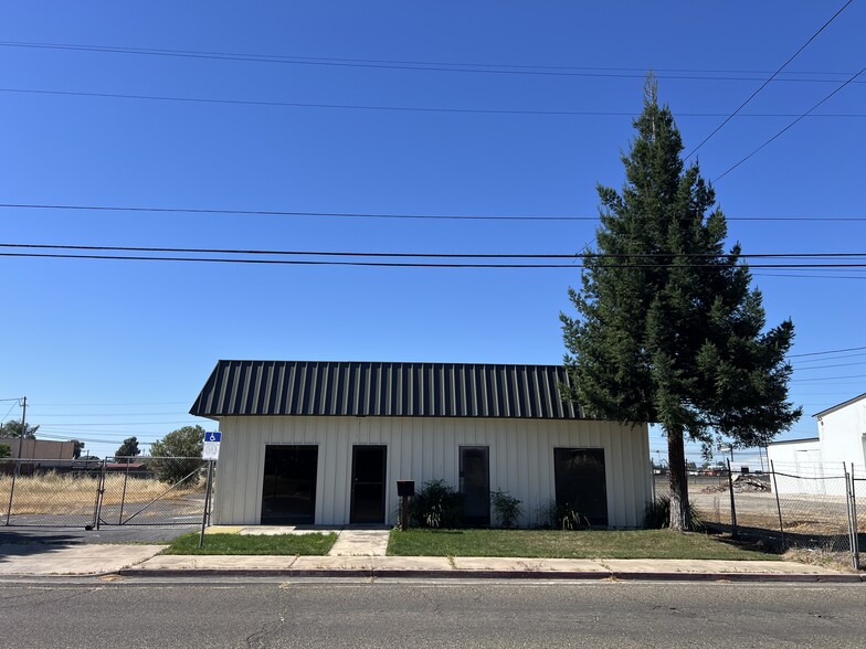 More Photos Of 444 Broadway Ave, Atwater Freestanding For Sale