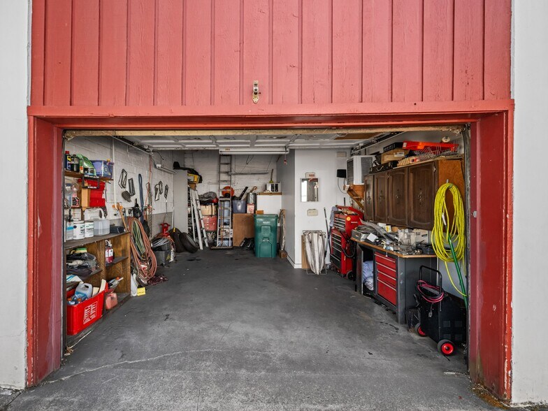 More Photos Of 1840 NE Sandy Blvd, Portland Auto Dealership For Sale