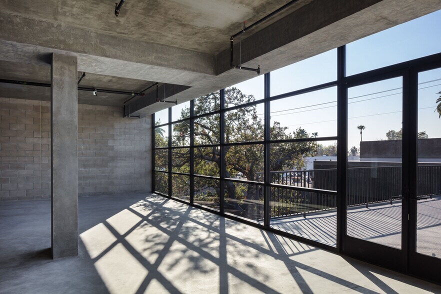 More Photos Of 743 Seward St, Los Angeles Office For Lease