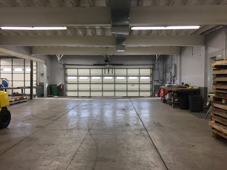 More Photos Of 6600 Holabird Ave, Baltimore Auto Repair For Sale