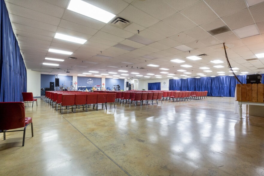 More Photos Of 505 S Main St, Santa Ana Storefront For Sale