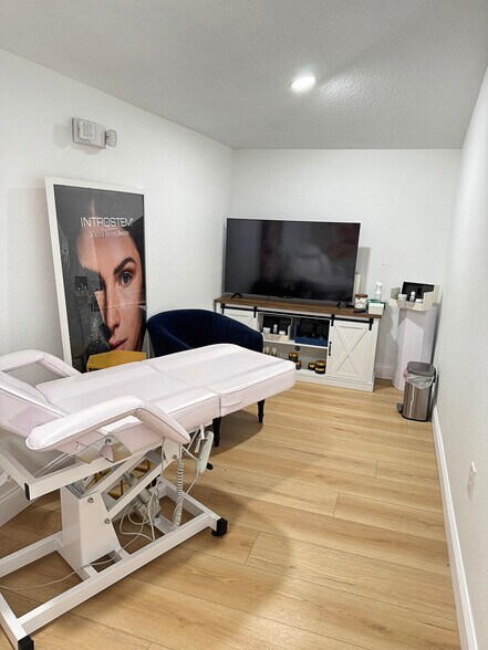 More Photos Of 411 Flagler Ave, New Smyrna Beach Freestanding For Lease