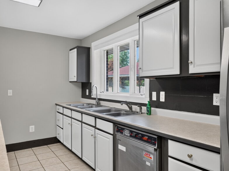 More Photos Of 200 S 4th St, Kawkawlin Assisted Living For Sale