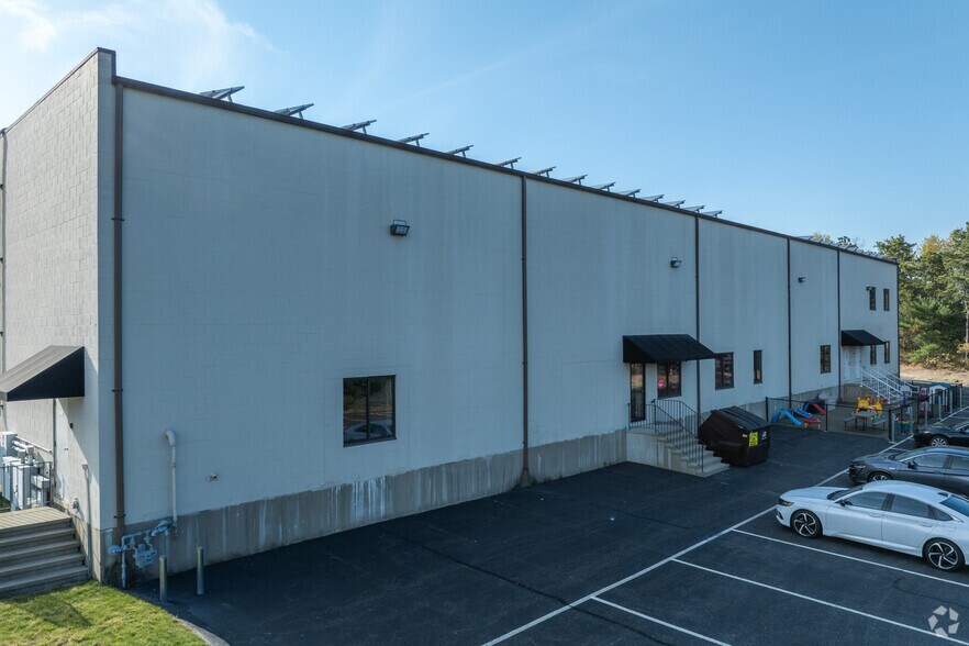 More Photos Of 6 Resnik Rd, Plymouth Office For Lease