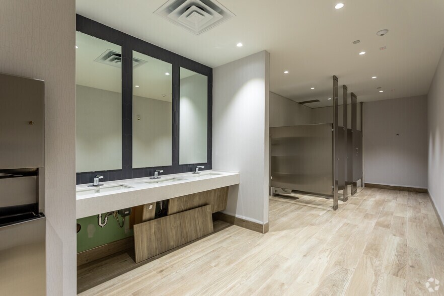 More Photos Of 1703 N Plano Rd, Richardson Unknown For Lease