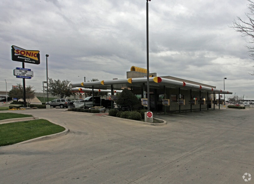 Primary Photo Of 117 Sycamore School Rd, Fort Worth Fast Food For Sale