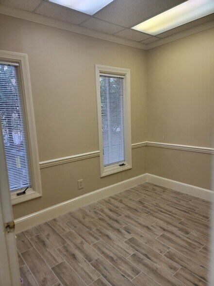 More Photos Of 200 Market Pl, Roswell Office Residential For Lease