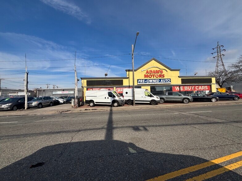 More Photos Of 553 Burnside Ave, Inwood Industrial For Lease