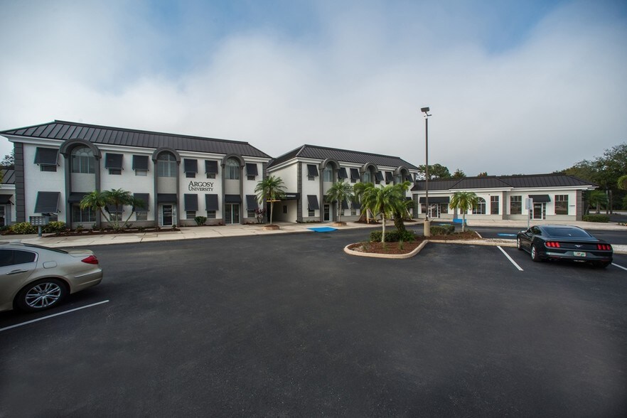 More Photos Of 5250 17th St, Sarasota Office For Lease