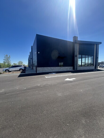 More Photos Of 17980 Brandywine Dr, Lowell Storefront For Lease