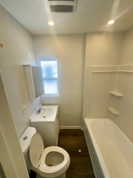 More Photos Of 3914 S Normandie Ave, Los Angeles Apartments For Sale